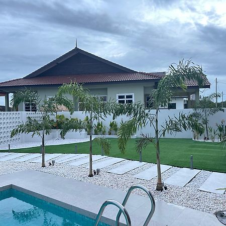 Home In Terengganu With Private Pool Kuala Terengganu Exterior photo